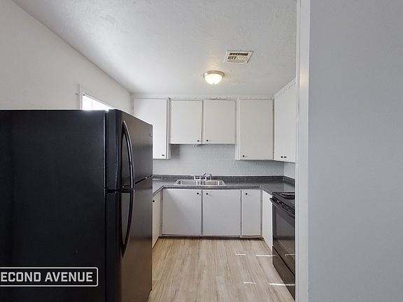 3rd image of 2100 NE 26th St