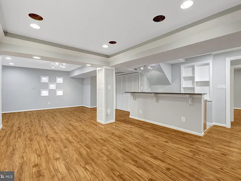 8995 Parliament Dr — Photo 46