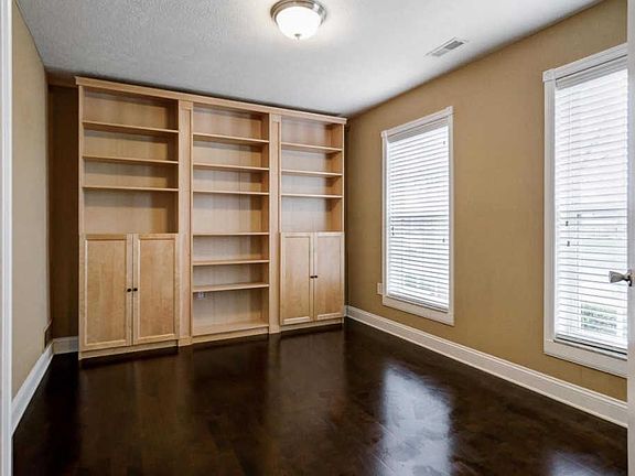 4th image of 5588 Rainbow Falls St