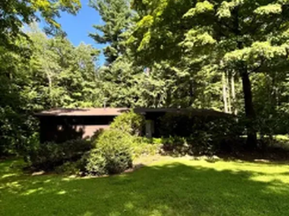 17 Cranberry Ln, Amherst, MA 01002
