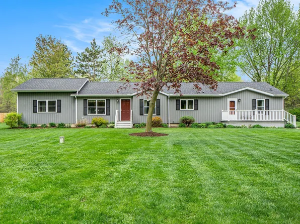 53746 Stevens Ln, Three Rivers, MI 49093