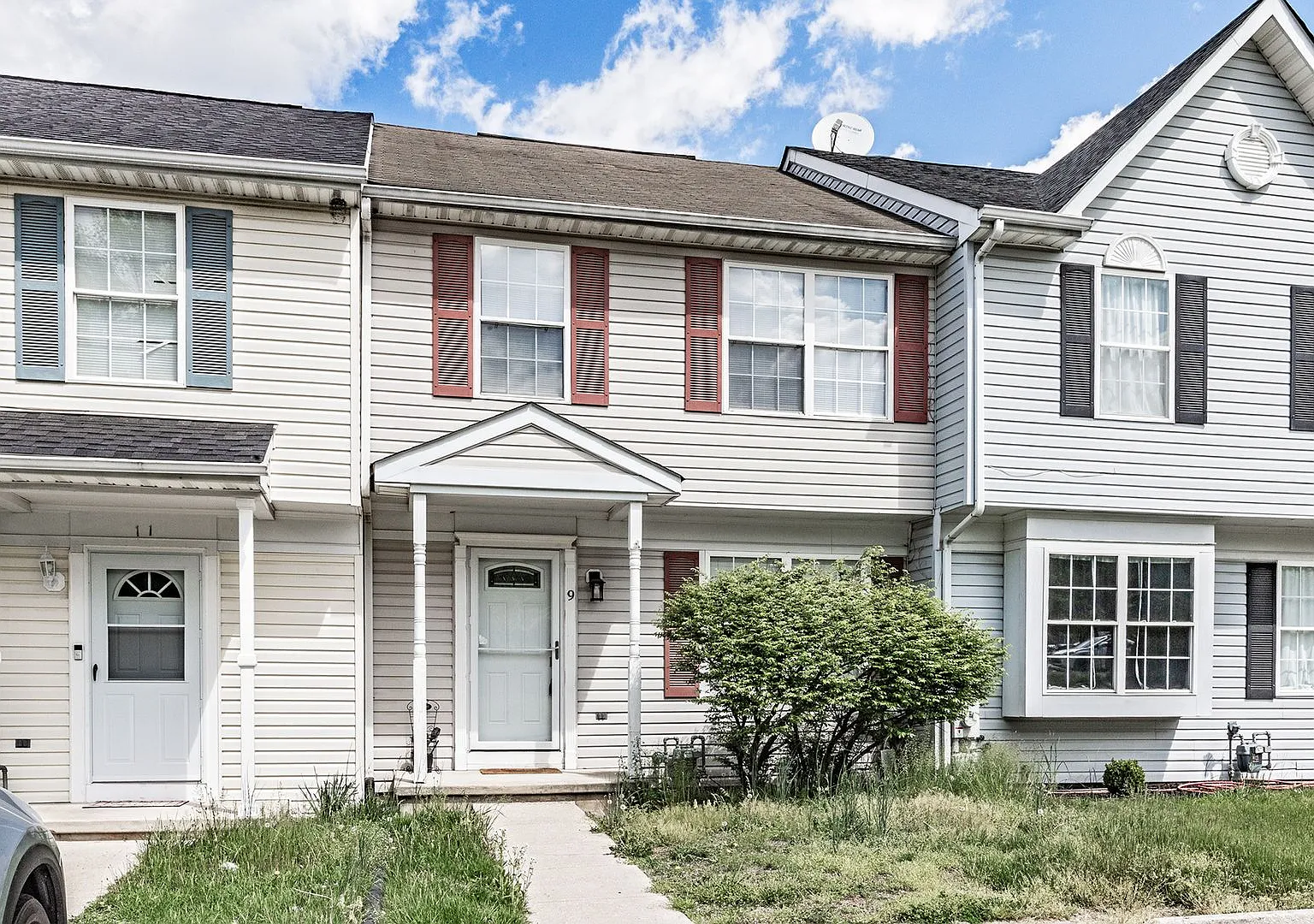 Renovated Townhome in Woodburne — Photo 1