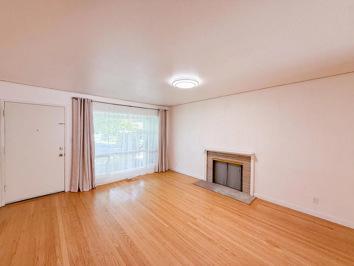 Charming 3 bedroom, 2 bath Single Level Home in San Lorenzo Village — Photo 3