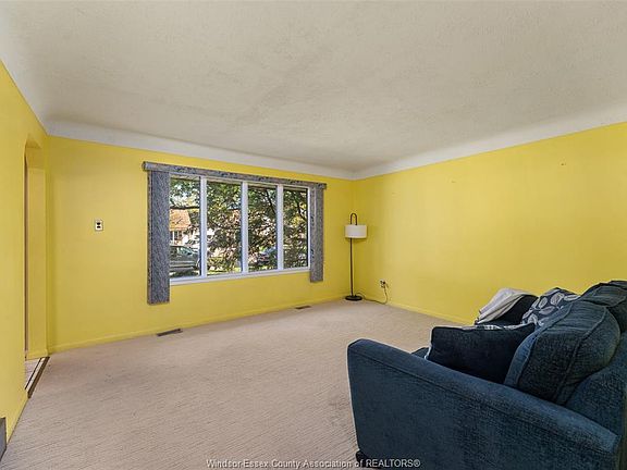3rd image of 2567 Kildare Rd