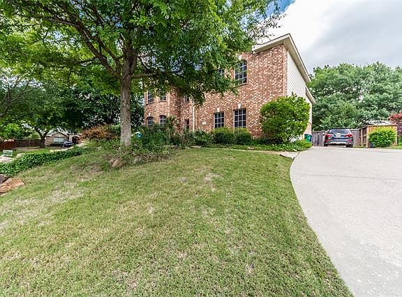 2nd image of 204 Brookgreen Ct