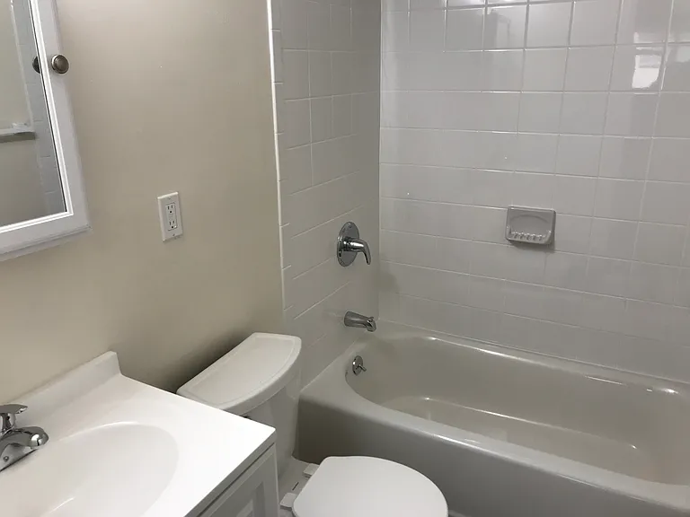 160 W Cedar St #23 — Photo 4