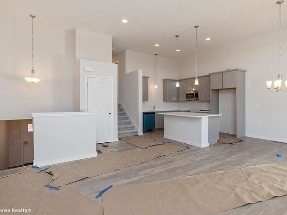 3rd image of 349 NE Mink Dr