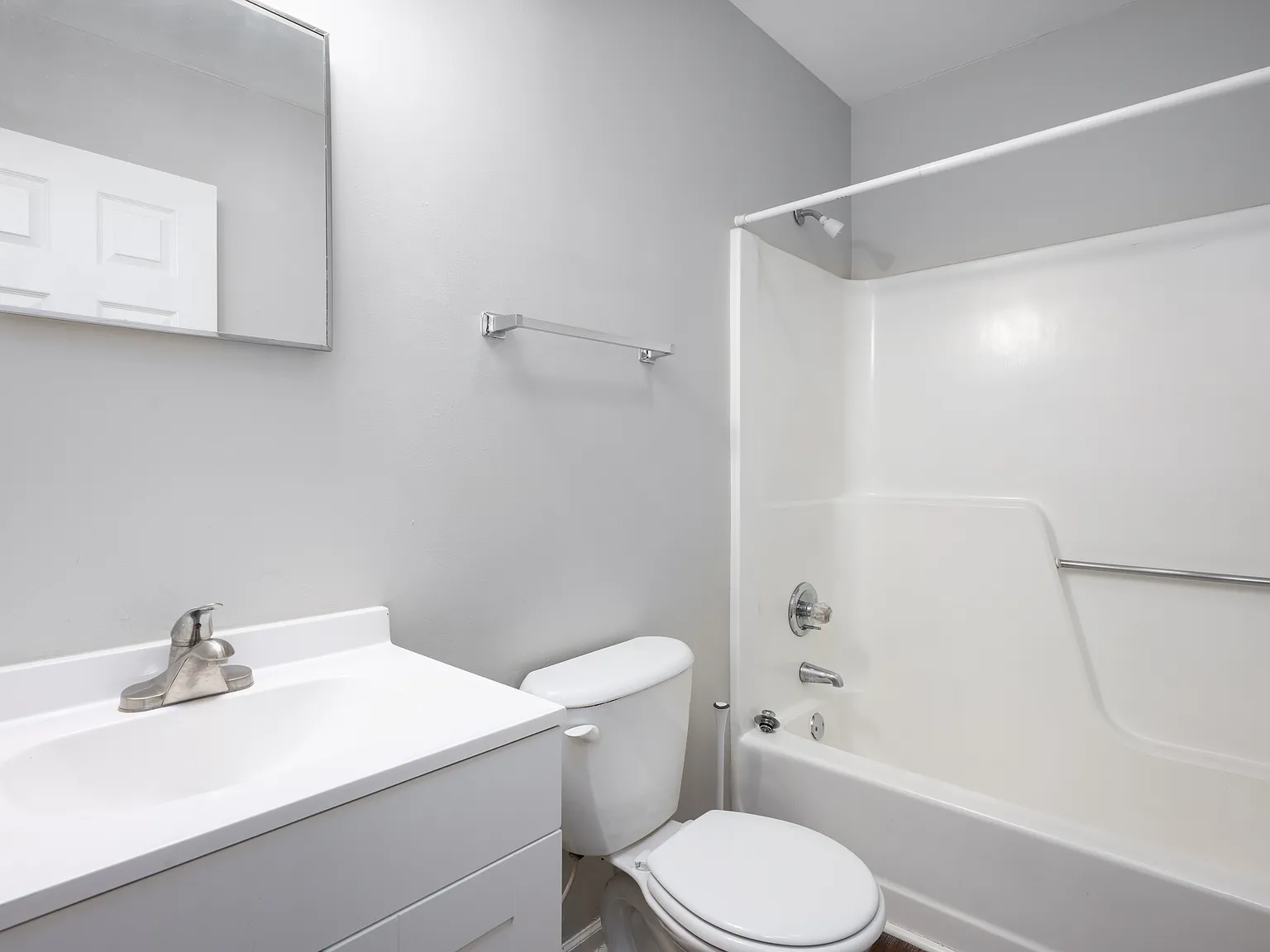 Fairfield Apartments — Photo 2