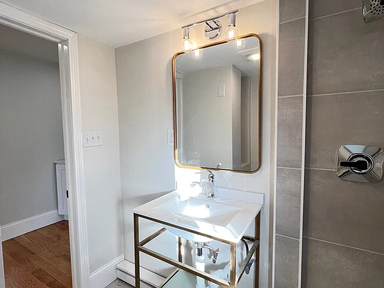 27 Barry St #2R — Photo 8