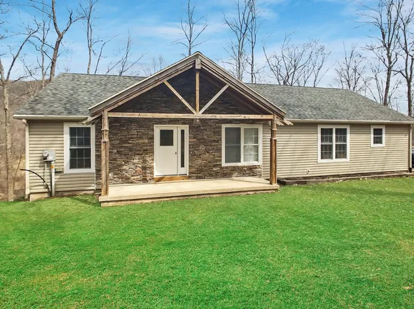 11 Long Spring Ln, Mill Hall, PA 17751