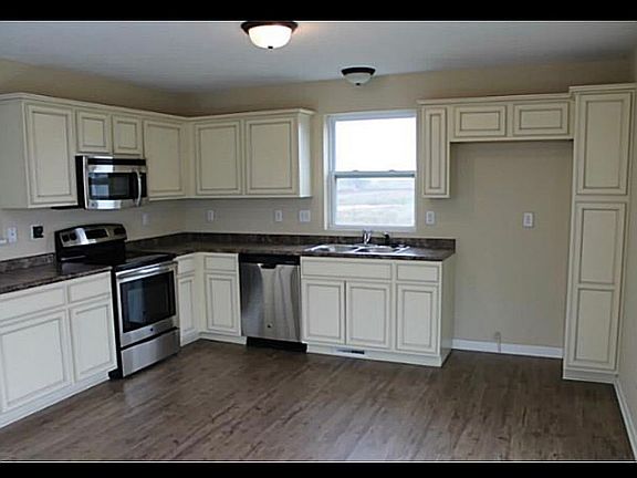 3rd image of 3304 Hawthorn Dr SW