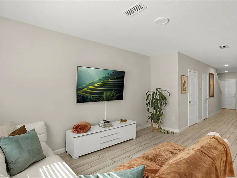 14913 Harvest St — Photo 5
