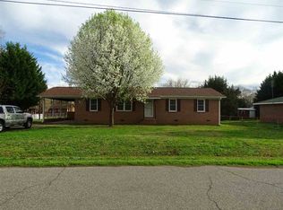 21 Gray Dr, Williamston, SC 29697