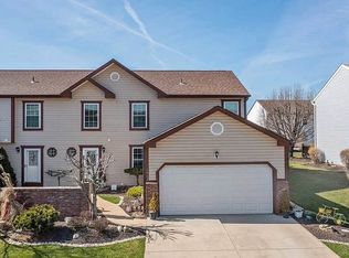 1462 Yorktowne Dr, Lawrence, PA 15055