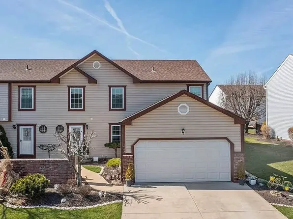 1462 Yorktowne Dr, Lawrence, PA 15055