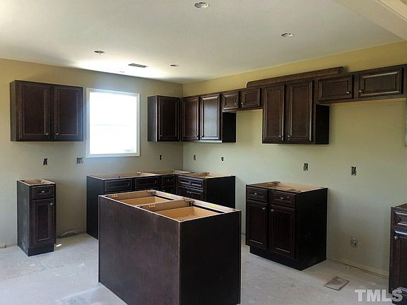 5th image of 45 Wheat Dr