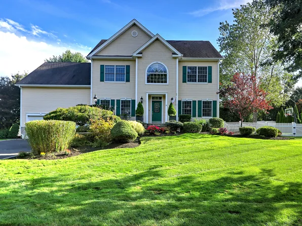 15 Augusta Drive, Milford, CT 06461