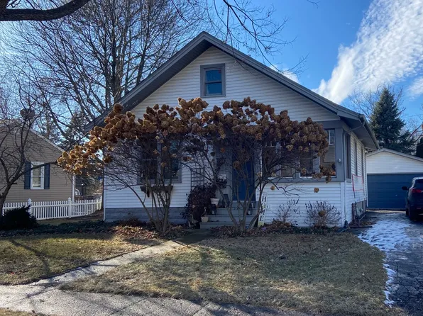 222 Glen Ave, Crystal Lake, IL 60014