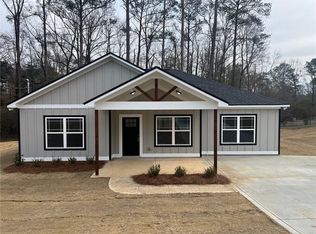 149 Sandra Dr, Smiths Station, AL 36877
