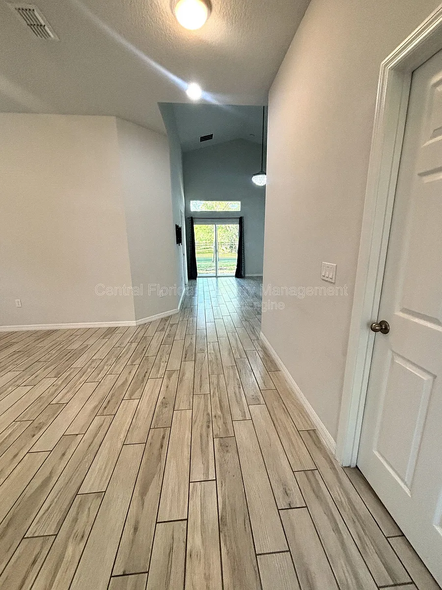 Building Photo - 1214 Lake Blue Cir