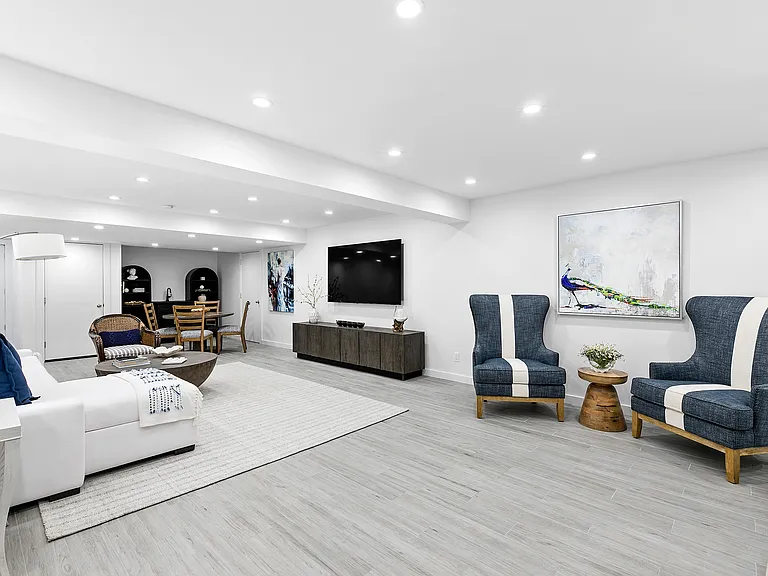 570 Sag Harbor Tpke — Photo 25