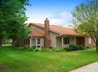 7442 Prairie Lake Dr, Indianapolis, IN 46256