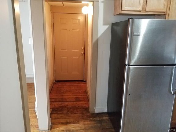 4th image of 1022 N State St #28