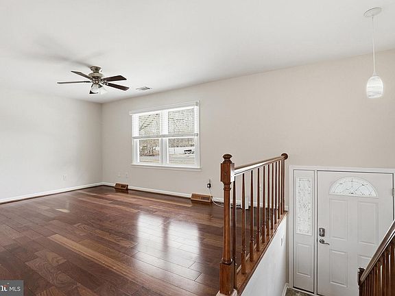 4th image of 10606 Rhoads Dr