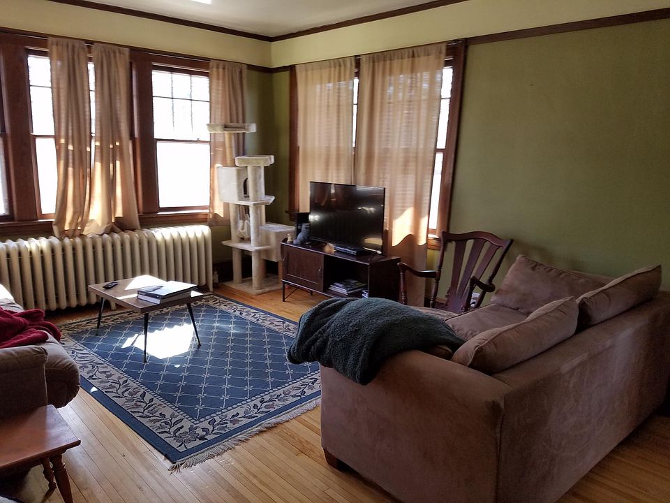 1st image of 212 Warwick St SE
