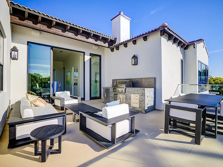 1070 Coronado Avenue — Photo 53