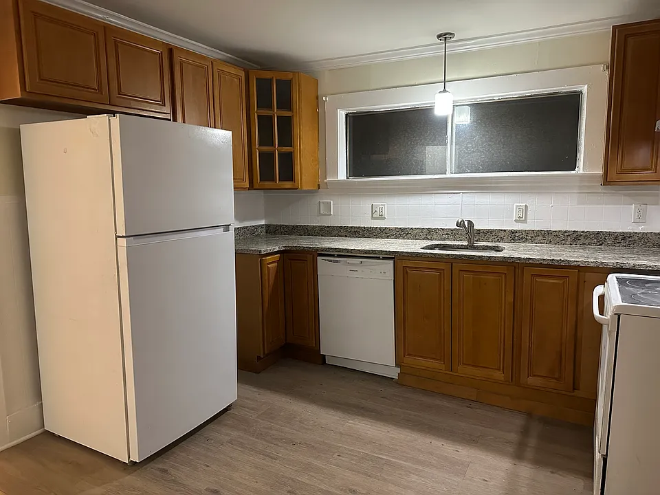 59 Greenwood St #2