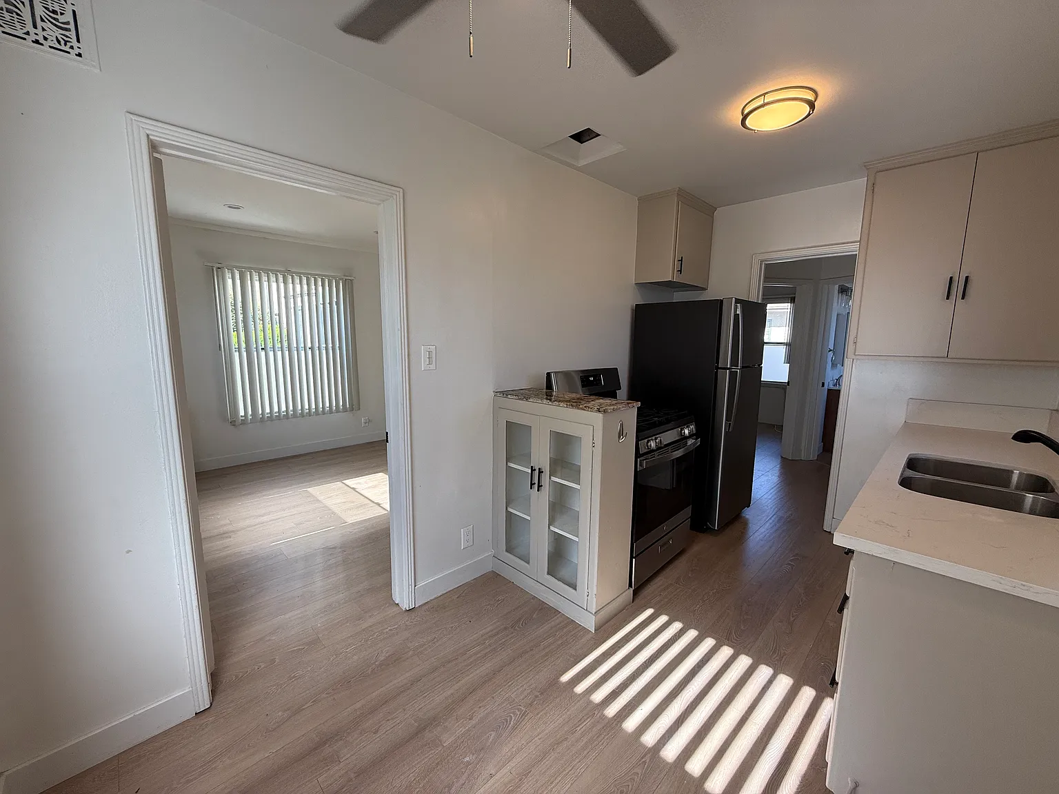 1 bed, 600 sqft, $1,995 — Photo 4