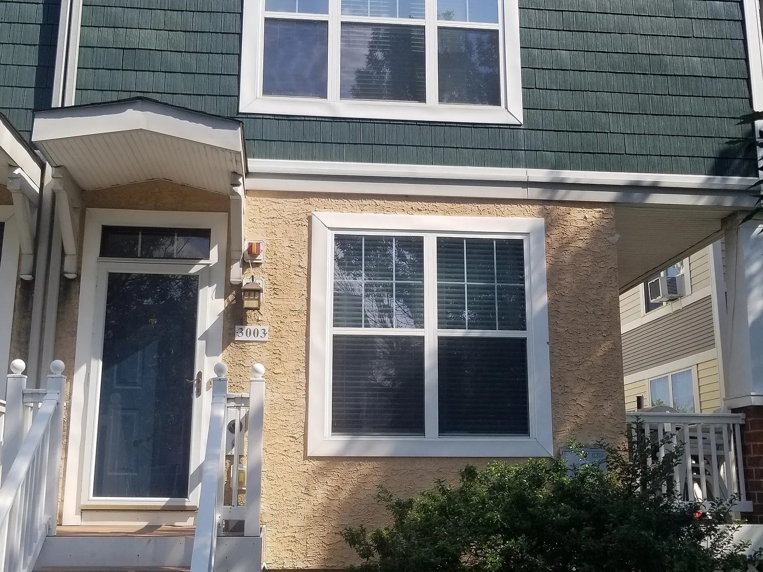 3 bed, 2.5 bath, 2240 sqft, $2,400 — Photo 1
