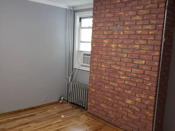 299 18th Street image 1 of 10