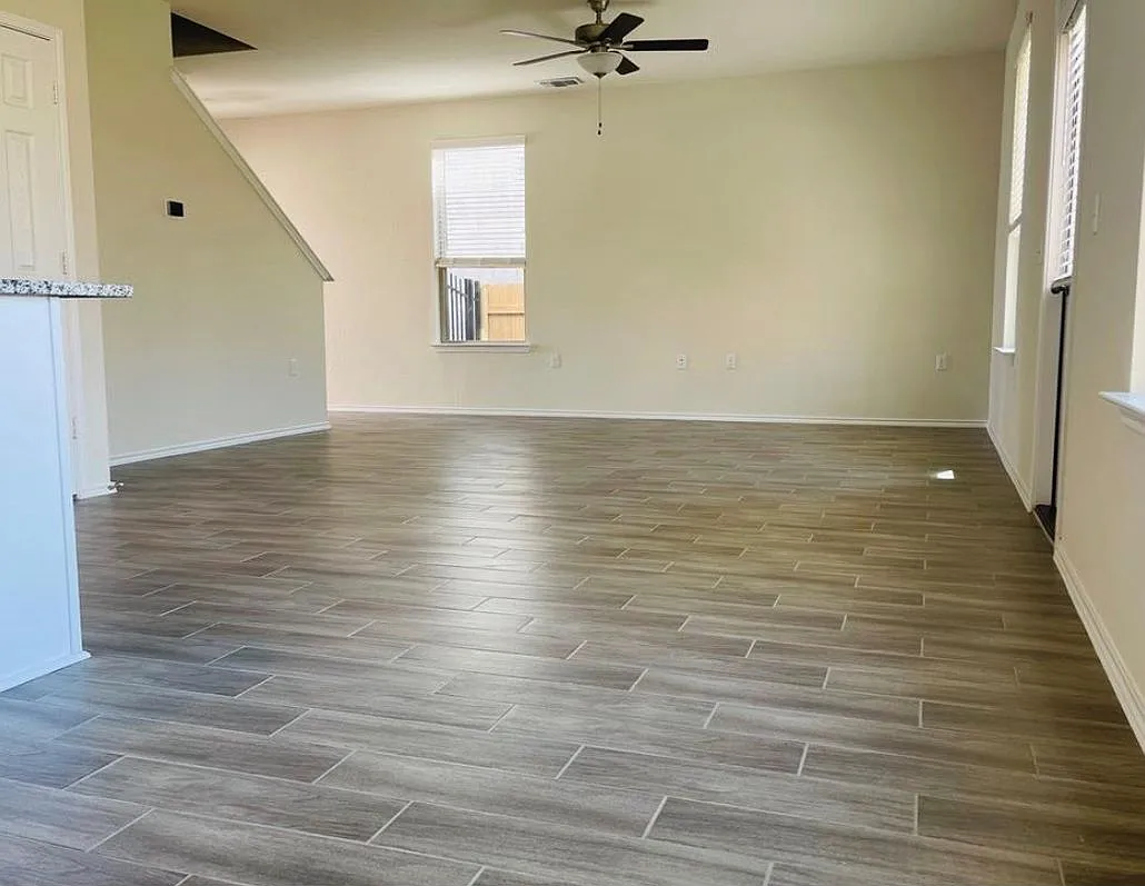 3 bed, 2.5 bath, 1700 sqft, $2,100 — Photo 4