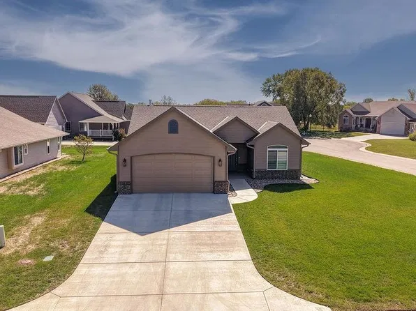 4426 Niblick Dr, Winfield, KS 67156