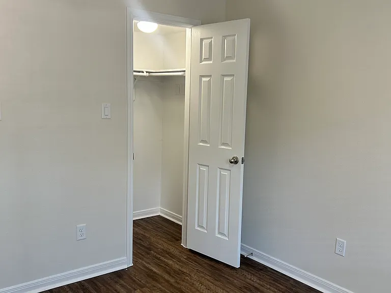 Residence at The Heights — Photo 8