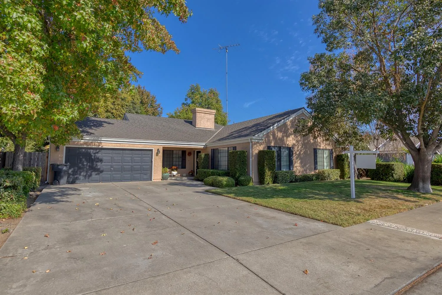 2065 Woodland Ave photo 1
