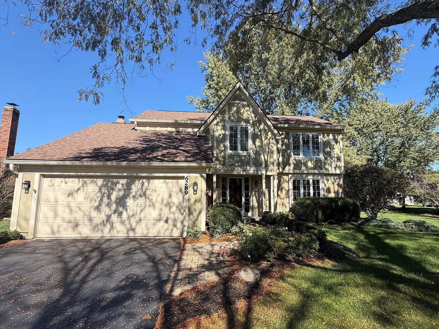 4 bed, 2.5 bath, 2578 sqft, $3,400 — Photo 1