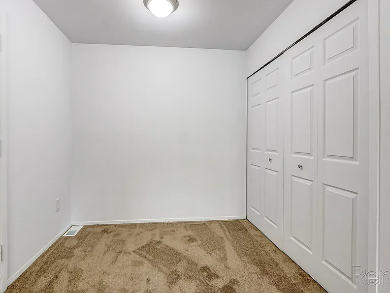 Tivoli Apartments — Photo 5