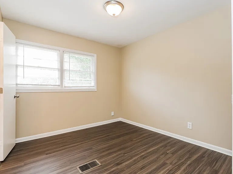 6913 Doncaster Rd — Photo 13