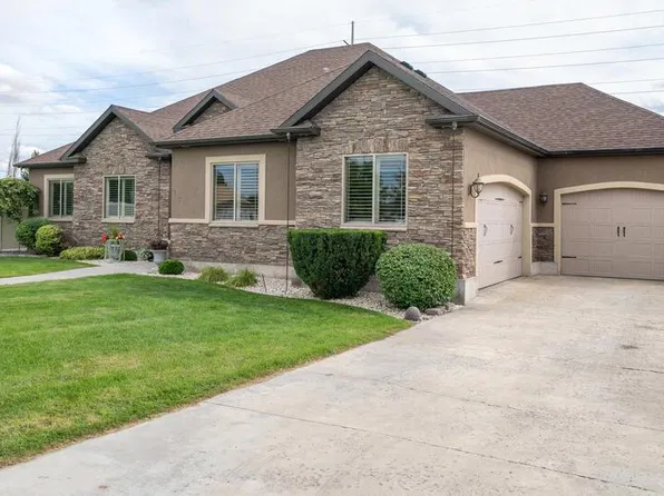 3430 E Greenwillow Ln, Ammon, ID 83401