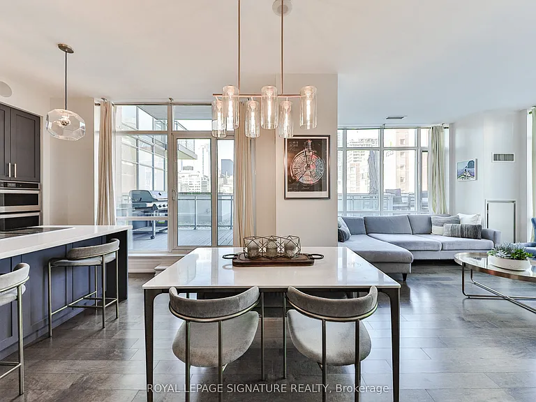 112 George St S #902 — Photo 10