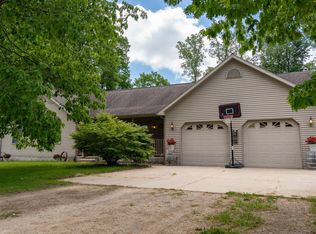 5121 E Chip Cove Rd, Mount Pleasant, MI 48858