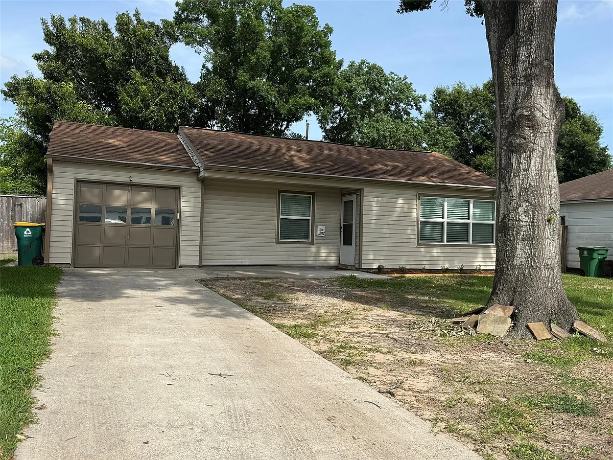 Building Photo - 1807 Firwood Dr