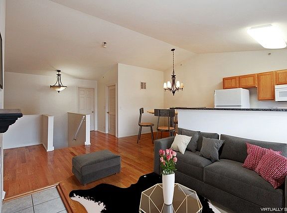 3rd image of 963 Kensington Dr #8-A2