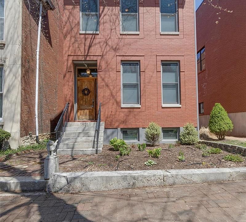 2nd image of 1821 Lasalle St