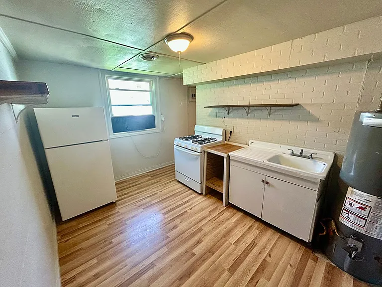 346 E 2nd St #2 — Photo 3