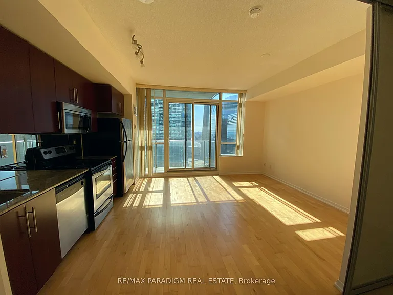 65 Bremner Blvd #3204 — Photo 3