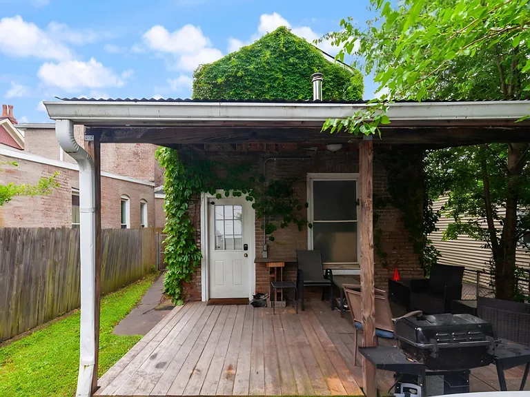 615 E Elm St — Photo 3
